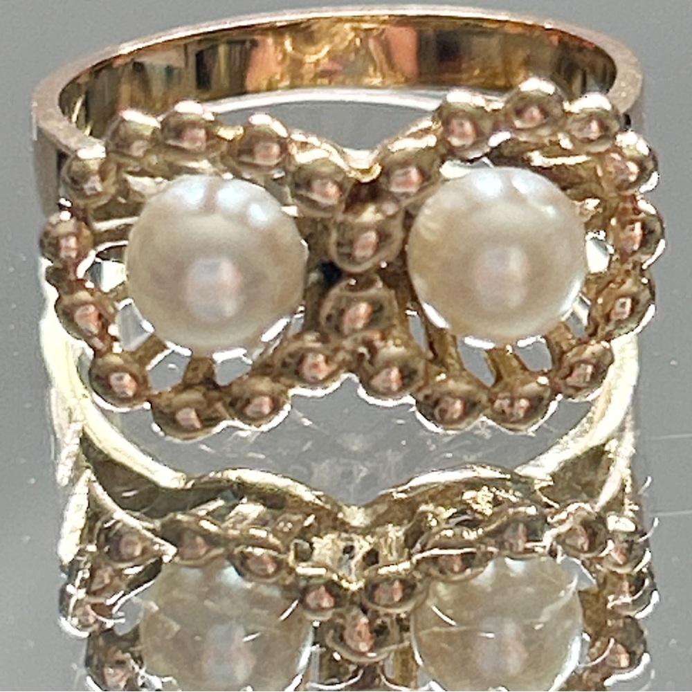 Stunning Vintage 18 Karat Gold Double Pearl Ring